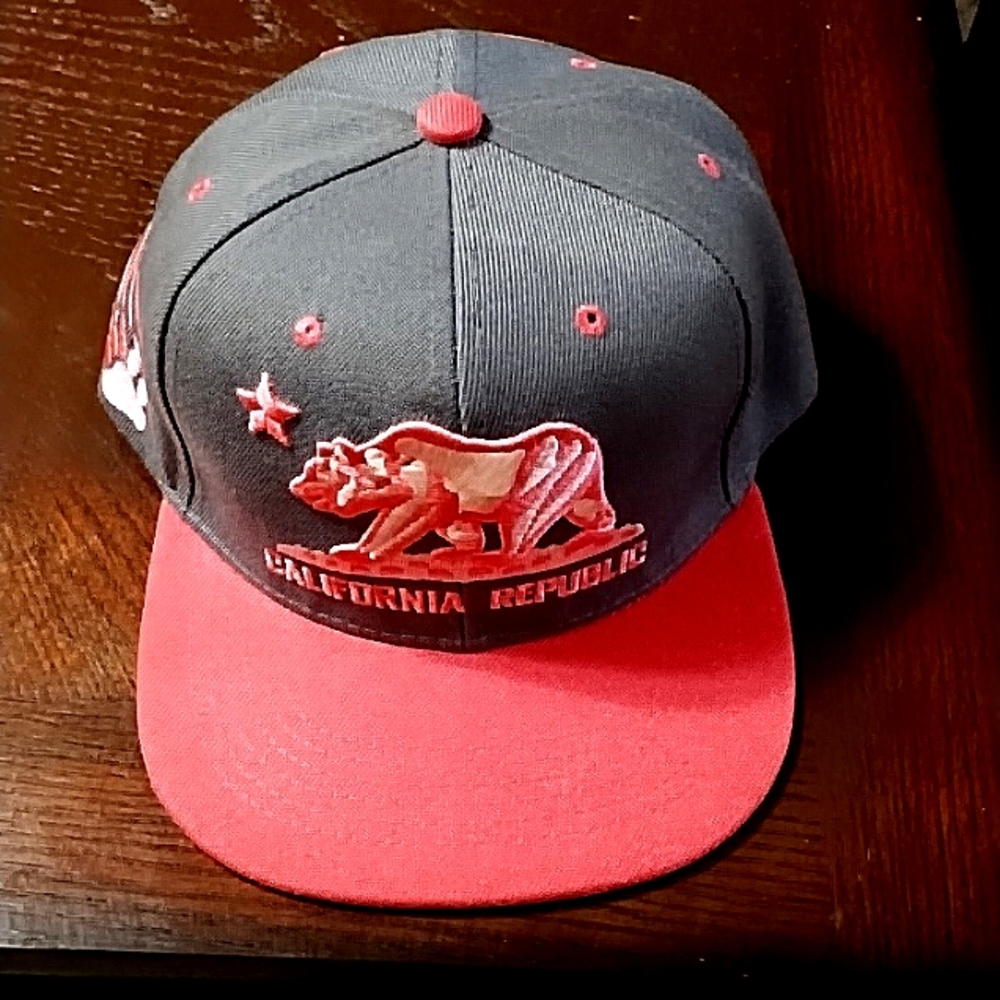 California Repúblic. Cap. New, no Tag.